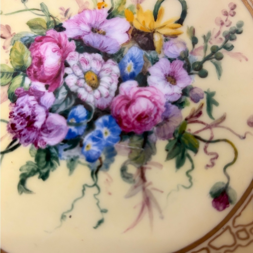 Vintage Floral Decorative Plate with Scalloped Edge - Picture 4 of 7